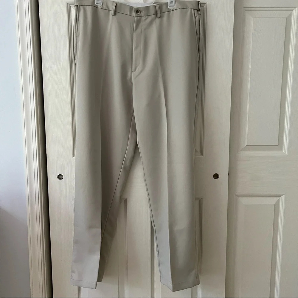 Haggar Men Dress Pants 38/32 Biege Classic Fit Business Casual Golfcore Athletic